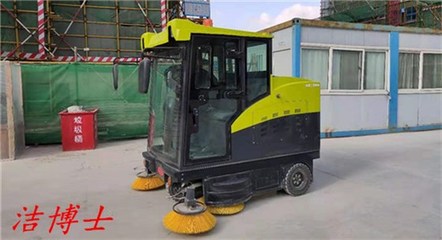 駕駛掃地車在現代建筑物清潔服務中的關鍵作用